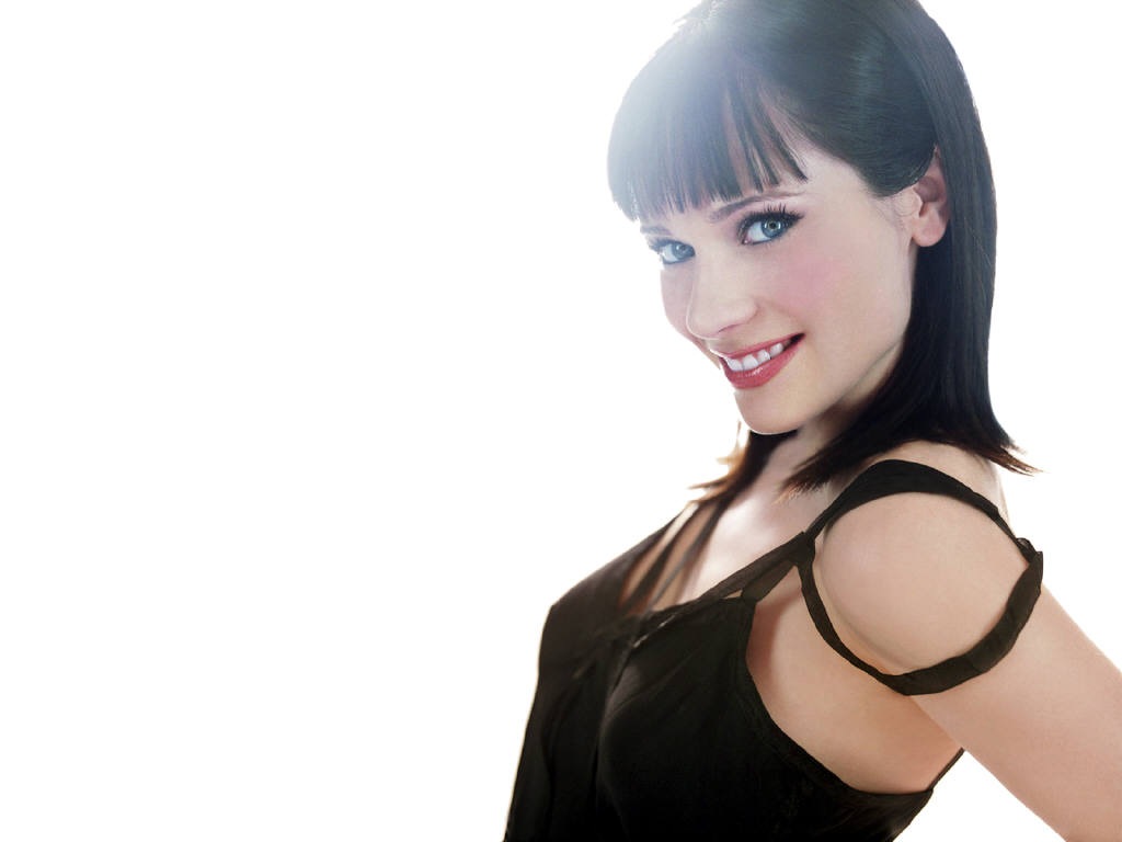 [Zooey Deschanel 6 1024x768 Desktop Stars Wallpapers[2].jpg]